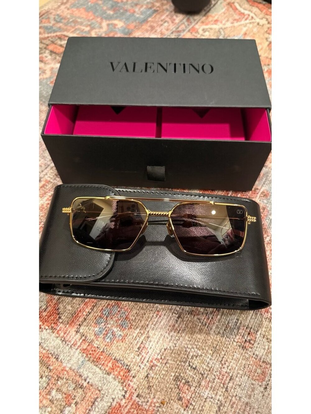 NEW VALENTINO GARAVANI EYEWEAR
Rockstud pilot-frame sunglasses